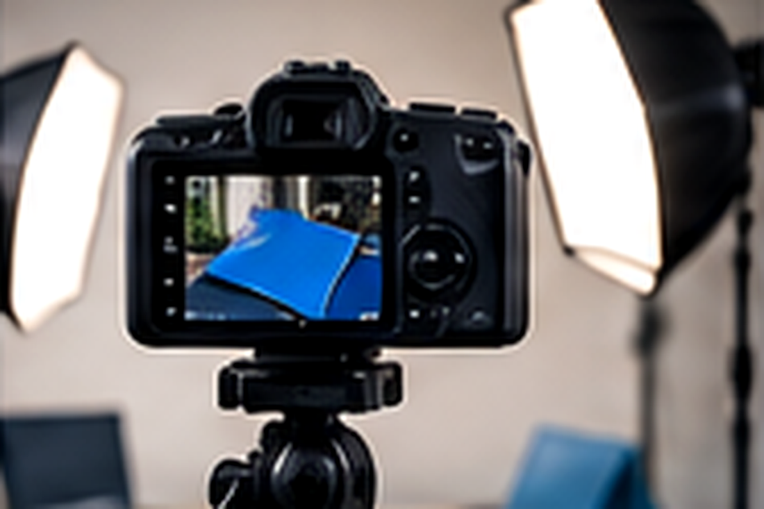 Photographing a colour sample under neutral even lighting